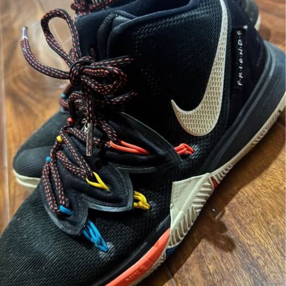 Nike Kyrie 5 'Friends' basketball sneakers Size 6.5